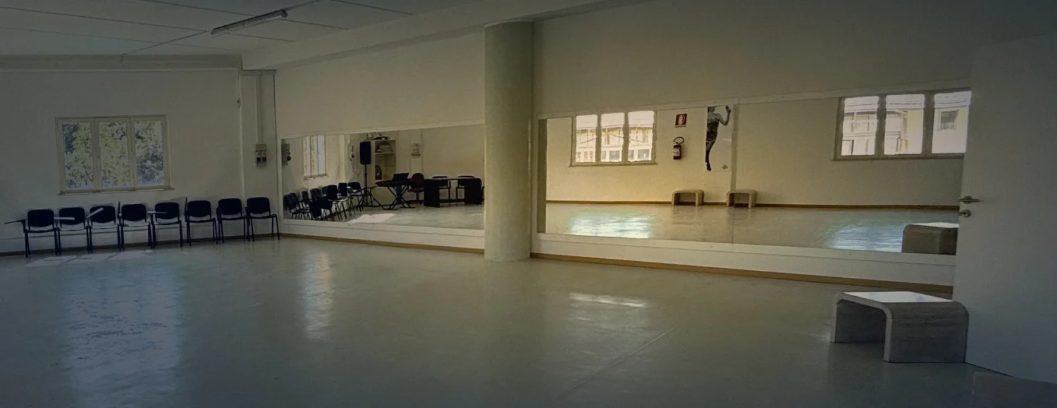 Sala Chicago da 110 m&sup2; con specchio a parete, Ascoli Piceno